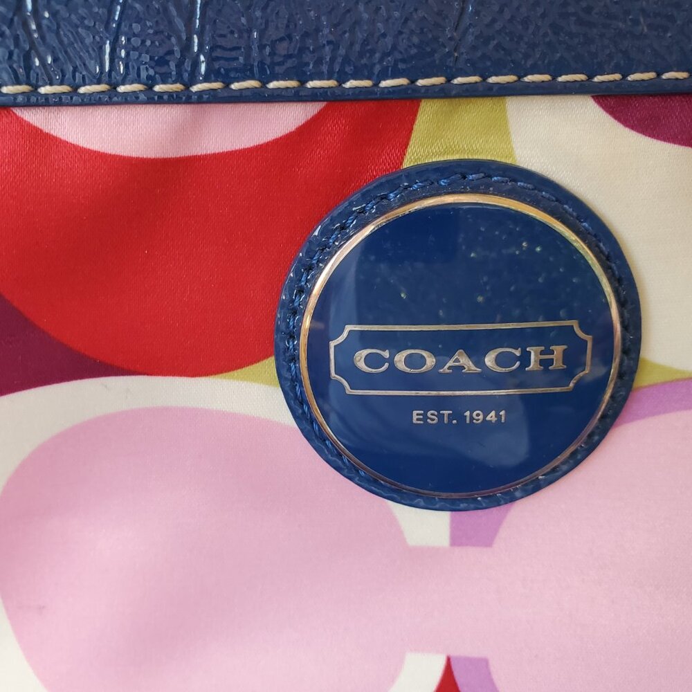 Coach Signature Logo Sateen Scarf Print Tote (F15183) - Picture 5 of 10